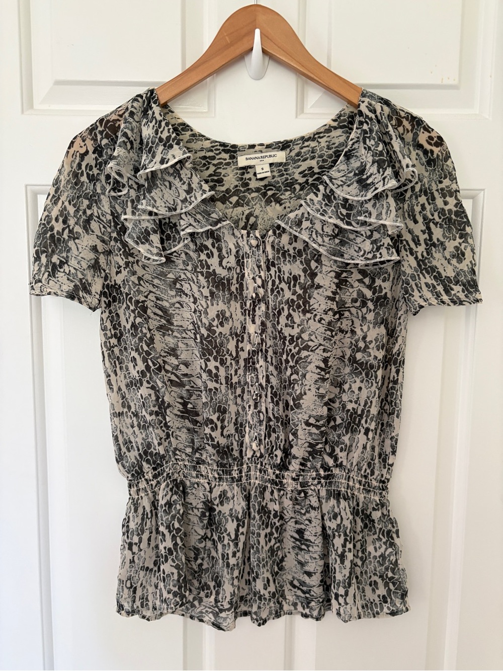 Banana Republic Black & Gray Animal Print Ruffle Blouse Size Small